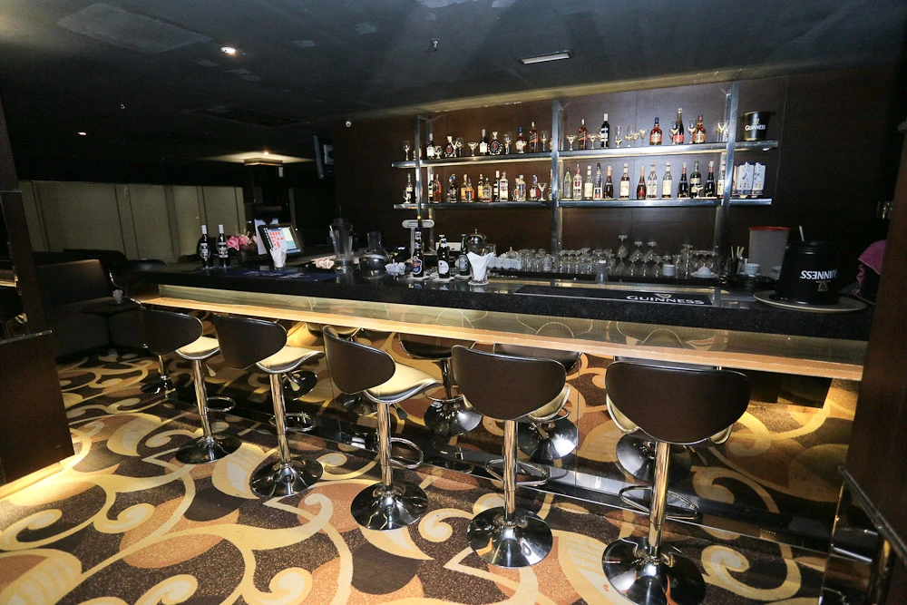 V-Club bar counter