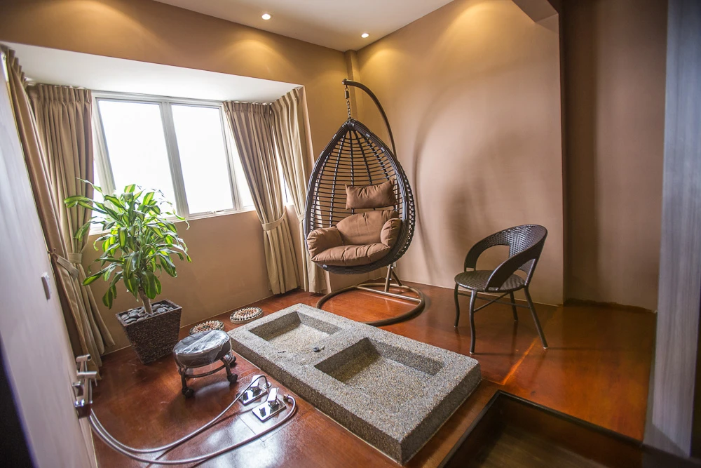 Spa foot bath with egg chair